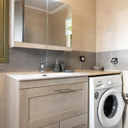 Plane Tree House Semesterbostad *